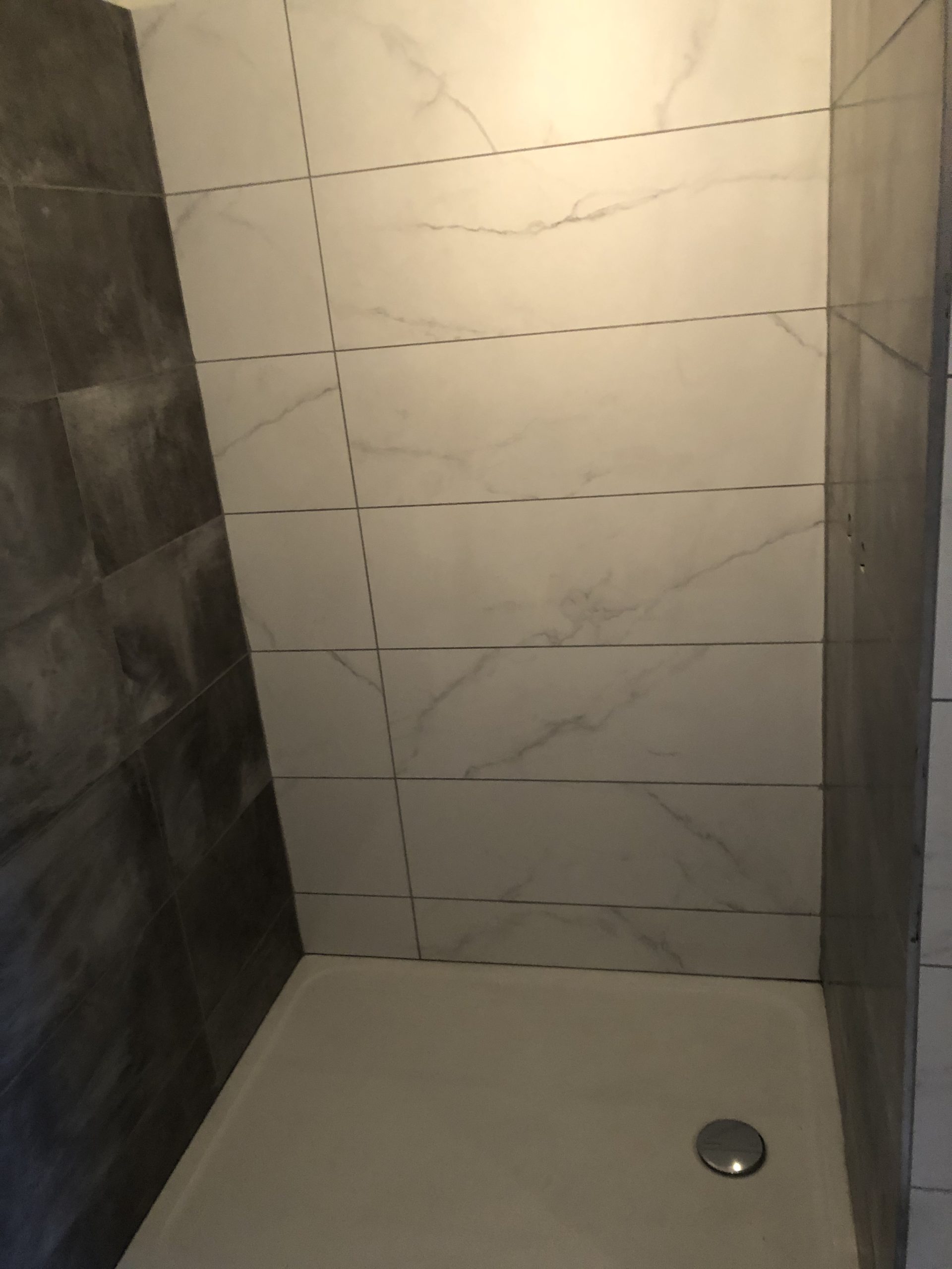 Faïence douche 30 x 90 cms